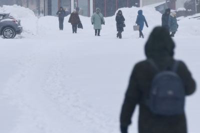 Никогда такого не было, и вот опять: Казань шокирована аномальным снегопадом