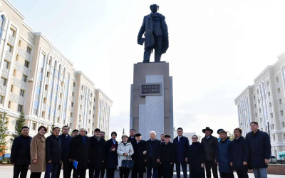 Памятник Мухтару Ауэзову открыли в столице