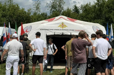 На празднике &laquo;Уяв&raquo; в Татарстане открылся мобильный пункт отбора на службу по контракту