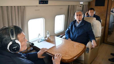 Токаев прилетел на север республики, Акорда показала кадры из самолета (фото)