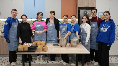 Активисты &laquo;Молодой Гвардии&raquo; приготовили пасхальные куличи для военнослужащих