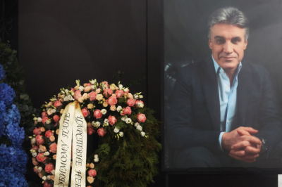 Слезы вдовы, Эрнст, Дробыш: как простились с Пимановым &mdash; фото с церемонии