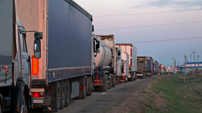 Казахстанцев предупредили о затруднениях при переходе границы с РФ