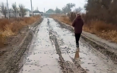 Письмо от читателя. В Заречном-1 дорога в грязи, машины буксуют