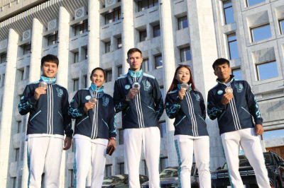 Призерам Олимпийских игр подарили квартиры и автомобили