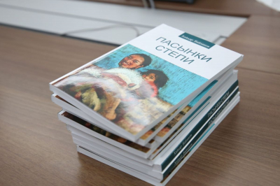 «Пасынки степи»: атырауский писатель рассказал о своей книге столичным читателям