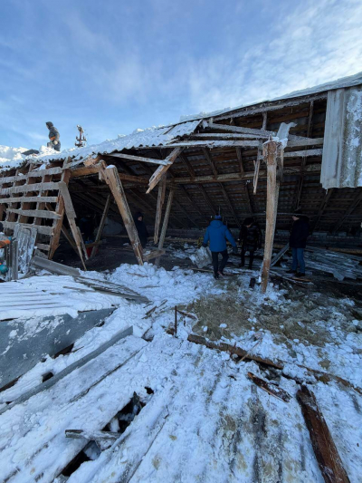 В Казани обрушилась часть крыши дома на Беломорской
