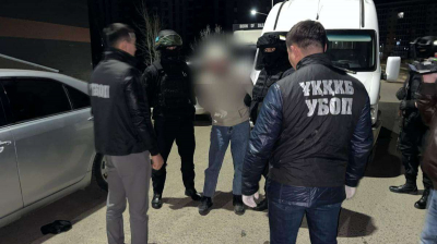 Житель Уральска выдавал себя за женщину и полицейского: вымогал деньги через соцсети