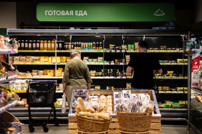 Миронов призвал обязать торговые сети указывать цену за 1 кг