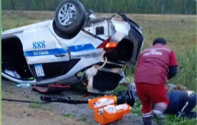 Полицейский автомобиль опрокинулся в кювет в СКО