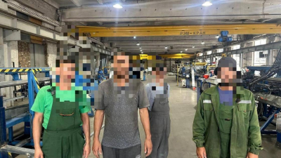 &quot;Выдворили из страны&quot;: неожиданно закончился рейд полиции по спальному микрорайону Алматы