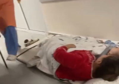 Пациенты на полу в коридоре больницы Шымкента: власти объяснили ситуацию