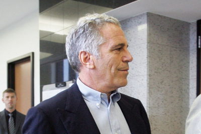 Эпштейн оказался отцом ребенка одной из своих жертв