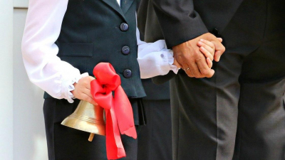 &quot;Лишили детей праздника&quot;: что родители думают о новом формате последнего звонка