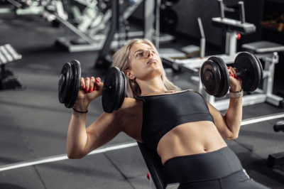 Тренер объяснила, как накачать большие грудные мышцы