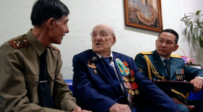 В Алматы поздравили героя войны с 97-летием