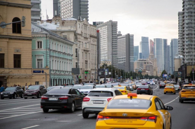 Выбрасывание из окна автомобиля мусора грозит штрафом до 50 тысяч рублей